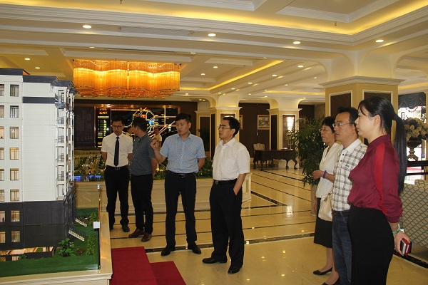 王思軍一行到徽鹽地產(chǎn)六安項目調(diào)研指導工作