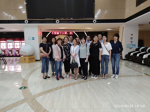 安徽鹽業(yè)地產(chǎn)集團(tuán)公司機(jī)關(guān)第一、第二黨支部組織觀看愛國(guó)主義題材影片《八佰》