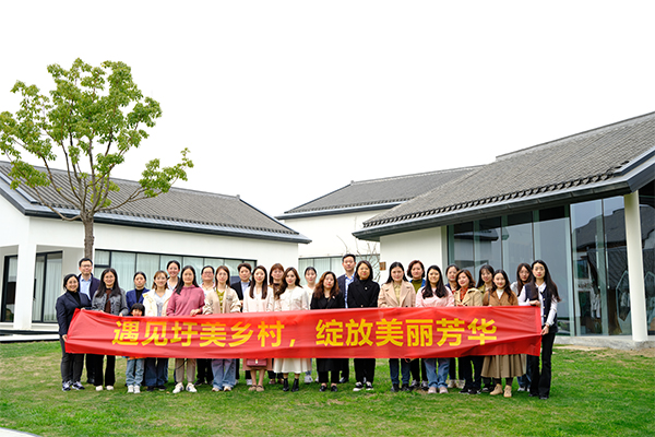 地產集團各級工會組織開展慶祝“三八”婦女節系列活動